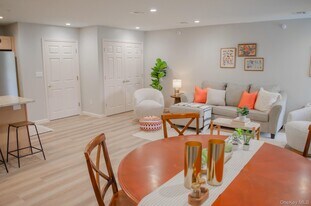 540 Joslen Blvd in Hudson, NY - Building Photo