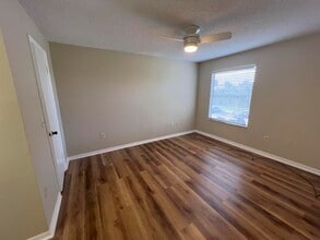 1401 Village Blvd, Unit 221 in West Palm Beach, FL - Foto de edificio - Building Photo