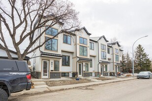 2348 54 Av SW in Calgary, AB - Building Photo