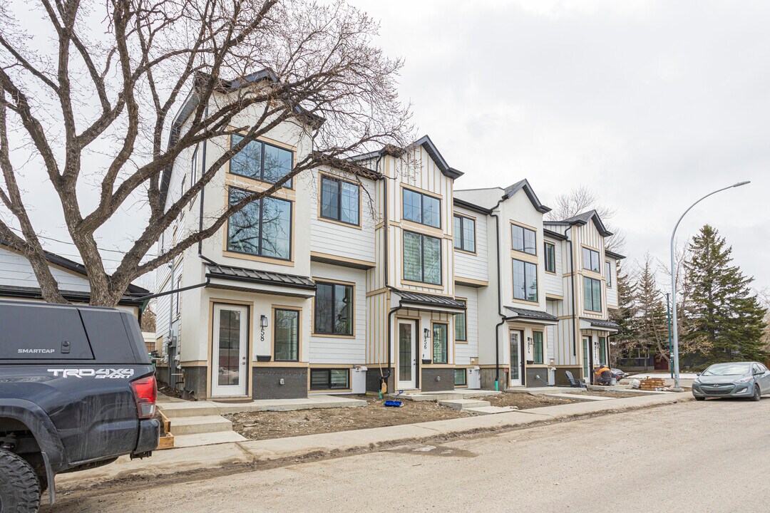 2348 54 Av SW in Calgary, AB - Building Photo