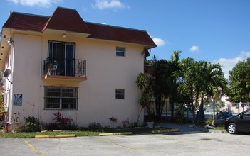 1015 NW 45th Ave in Miami, FL - Building Photo - Building Photo