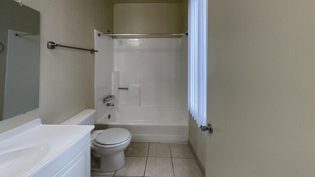 Francis Apartments in Los Angeles, CA - Foto de edificio - Floor Plan