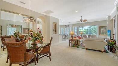 6909 Lennox Pl in University Park, FL - Foto de edificio - Building Photo