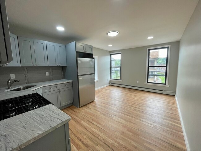 49 Hill St in Waterbury, CT - Building Photo - Building Photo