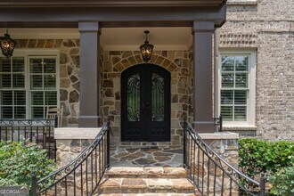 6552 Long Acres Dr in Atlanta, GA - Building Photo - Building Photo