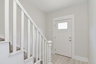979 Dwight St-Unit -2 in Holyoke, MA - Building Photo - Building Photo