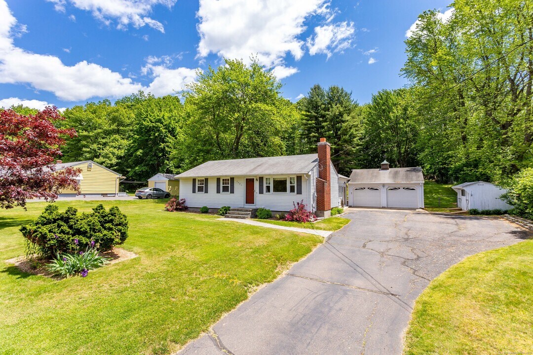 2791 Ellington Rd in South Windsor, CT - Building Photo