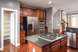 2638 S Kenmore Ct in Arlington, VA - Building Photo - Building Photo