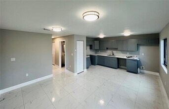 1704 NW 69th Ter in Miami, FL - Foto de edificio - Building Photo