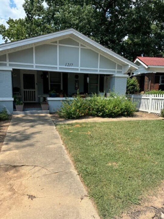 1217 Bush Cir in Birmingham, AL - Building Photo