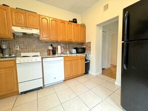 18 Euston St in Brookline, MA - Building Photo - Building Photo