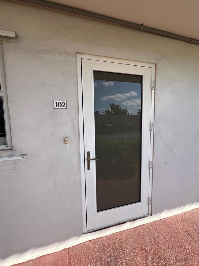 6005 Del Lago Cir in Sunrise, FL - Building Photo - Building Photo