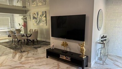 4440 NE 17th Ave in Oakland Park, FL - Building Photo - Building Photo