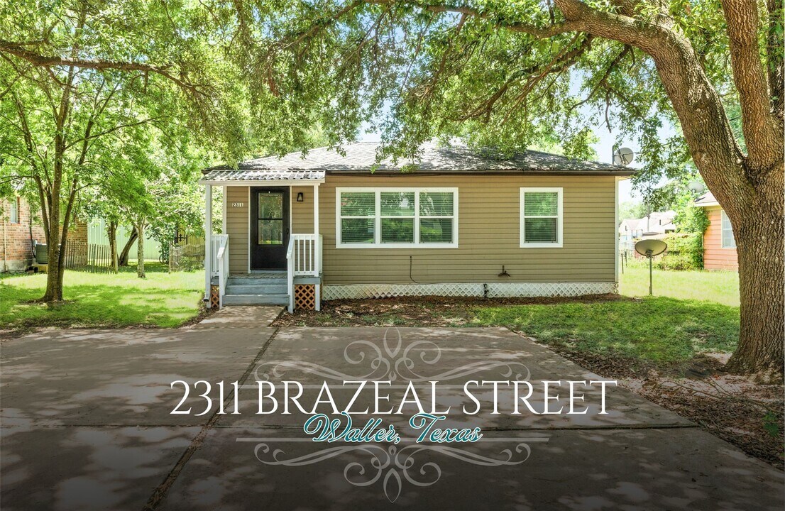 2311 Brazeal St in Waller, TX - Building Photo