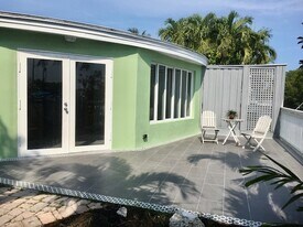 8 Hilton Haven Rd in Key West, FL - Building Photo