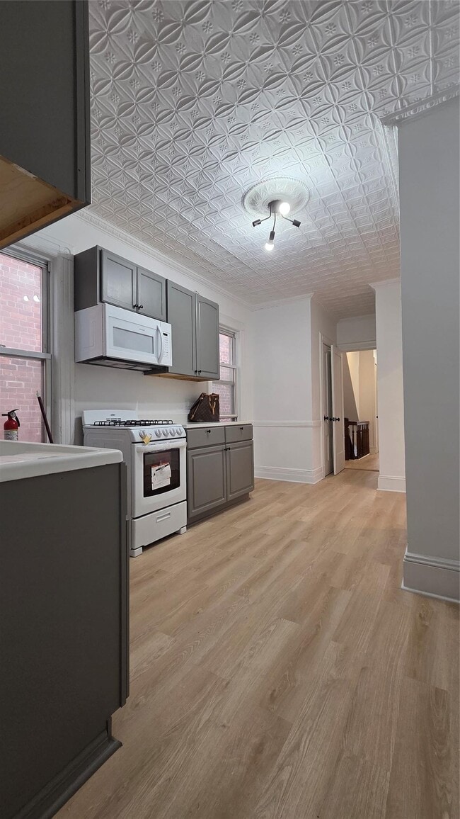 42-21 65th Pl in Queens, NY - Building Photo - Building Photo