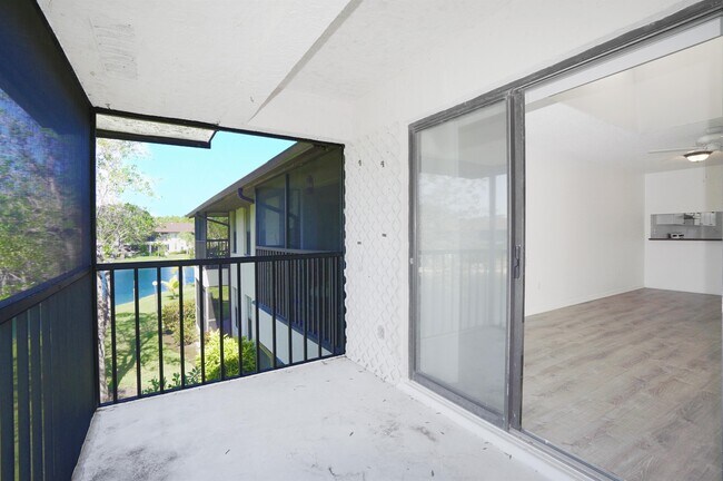 5361 Treetops Dr in Naples, FL - Building Photo - Building Photo