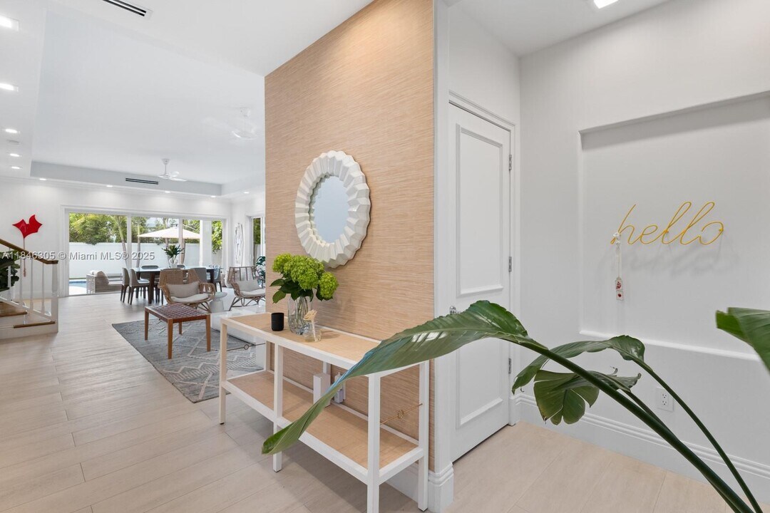 5 Coconut Ln in Key Biscayne, FL - Building Photo