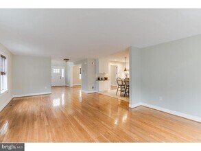 296 S Church St in Moorestown, NJ - Building Photo - Building Photo