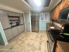 2467 S Washington Ave in Titusville, FL - Foto de edificio - Building Photo