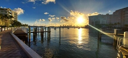 1658 Bay Rd, Unit 303 in Miami Beach, FL - Building Photo - Building Photo
