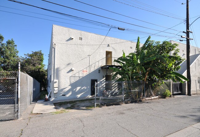 1076-1082 W 30th St in Los Angeles, CA - Foto de edificio - Building Photo