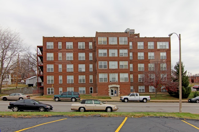 Riverview Apartments in St. Louis, MO - Building Photo - Building Photo