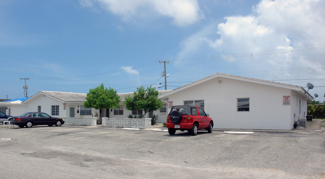 Deerfield Villas in Deerfield Beach, FL - Foto de edificio - Building Photo