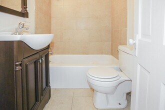 2254 N Southport Ave in Chicago, IL - Building Photo - Building Photo