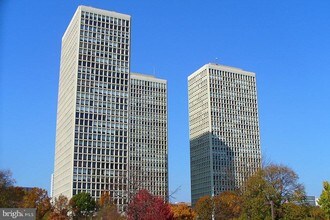 220 Locust St-Unit -4F in Philadelphia, PA - Building Photo - Building Photo