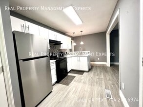 2503 Eastway Dr in Charlotte, NC - Building Photo - Building Photo