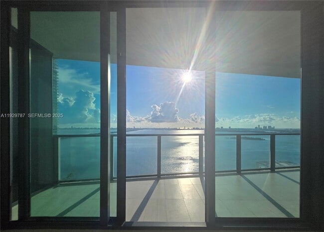 460 NE 28th St in Miami, FL - Building Photo - Building Photo