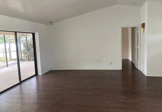 313 SE 33rd St in Cape Coral, FL - Foto de edificio - Building Photo