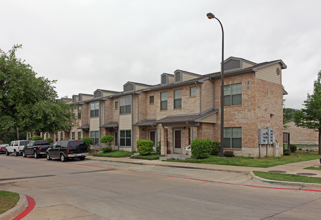 Roseland Townhomes in Dallas, TX - Building Photo