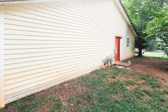 1011 W Slaton Ave in Griffin, GA - Building Photo - Building Photo