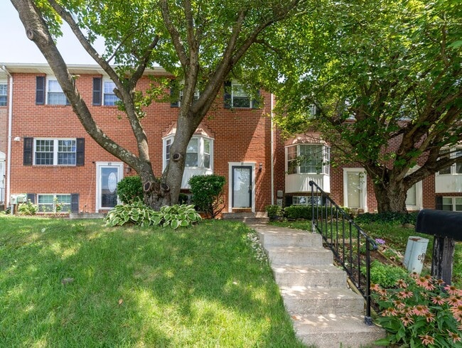 property at 27 Sylvan Park Ct