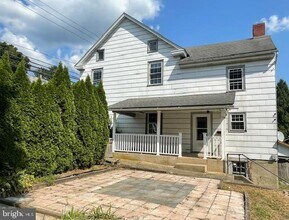 3070 Springtown Rd in Hellertown, PA - Building Photo - Building Photo