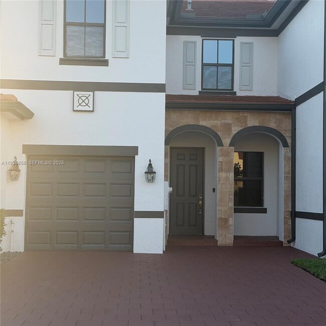 10320 W 33rd Ln in Hialeah, FL - Building Photo - Building Photo