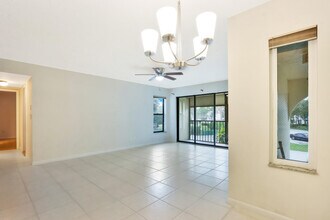 1935 SW Silver Pine Way in Palm City, FL - Building Photo - Building Photo