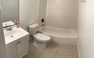 1097 Highlands Dr, Unit 4 in Naples, FL - Building Photo - Building Photo