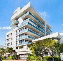 200 Ocean Dr in Miami Beach, FL - Building Photo