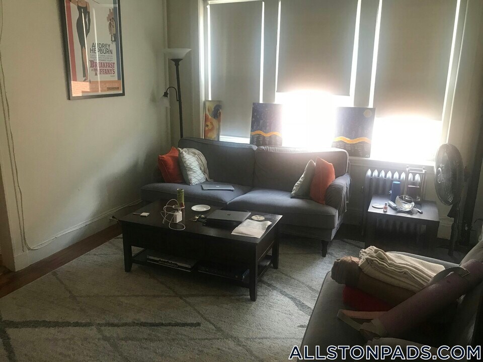 25 Walbridge St, Unit 9 in Boston, MA - Building Photo