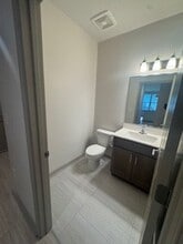 2317 Huntington Ave, Unit 421 in Alexandria, VA - Building Photo - Building Photo