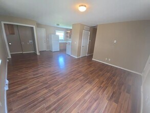 5228 S Ash St in Wichita, KS - Building Photo - Building Photo