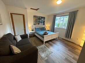 27541 44th Pl S, Unit Private Guest House in Auburn, WA - Building Photo - Building Photo
