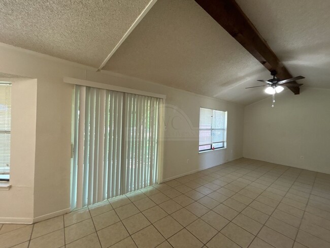 2514 N W S Young Dr in Killeen, TX - Foto de edificio - Building Photo