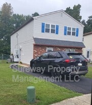 505 Corinthian Ave in Essington, PA - Building Photo