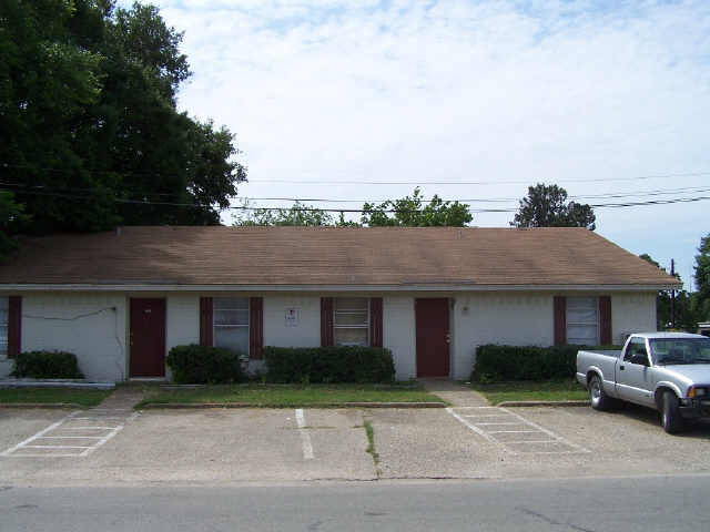 653 W Collin St in Corsicana, TX - Building Photo