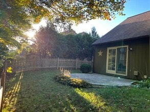 250 Thimbleberry Rd in Ballston Spa, NY - Foto de edificio - Building Photo