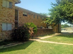 Southwood Apartments in Oklahoma City, OK - Building Photo - Building Photo